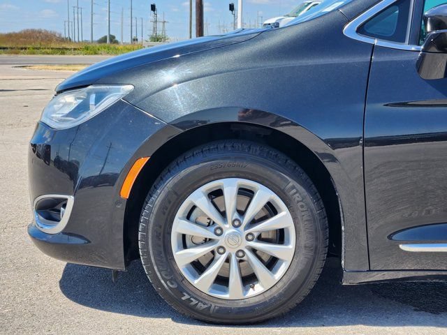 Used 2019 Chrysler Pacifica Touring-L w/ Advanced Safetytec Group FWD image 12