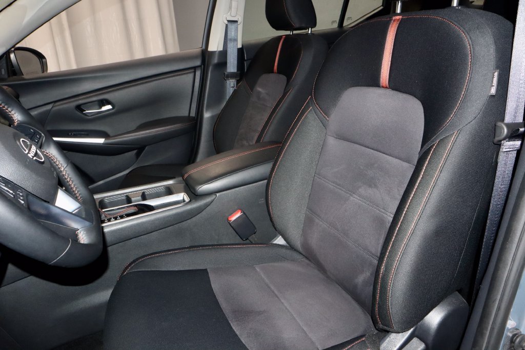 Certified 2025 Nissan Sentra SR FWD image 26