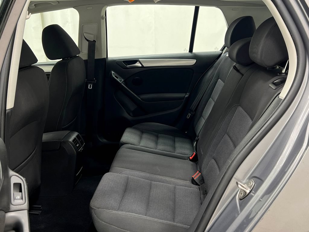 Used 2013 Volkswagen Golf 4-Door FWD image 28