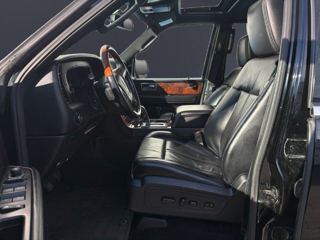 Used 2017 Lincoln Navigator Select AWD/4WD image 9
