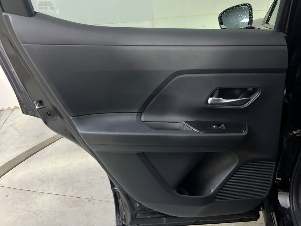 Used 2025 Nissan Kicks SV image 28