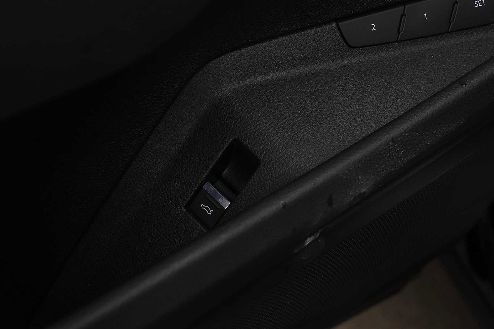 Used 2023 Audi e-tron Premium w/ Convenience Plus Package image 28