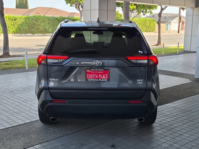 Used 2024 Toyota RAV4 XLE AWD/4WD image 9