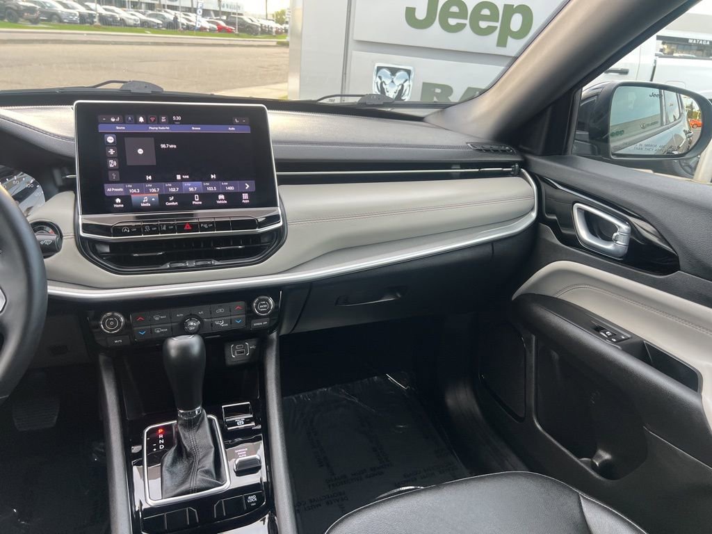 Used 2025 Jeep Compass Limited image 44