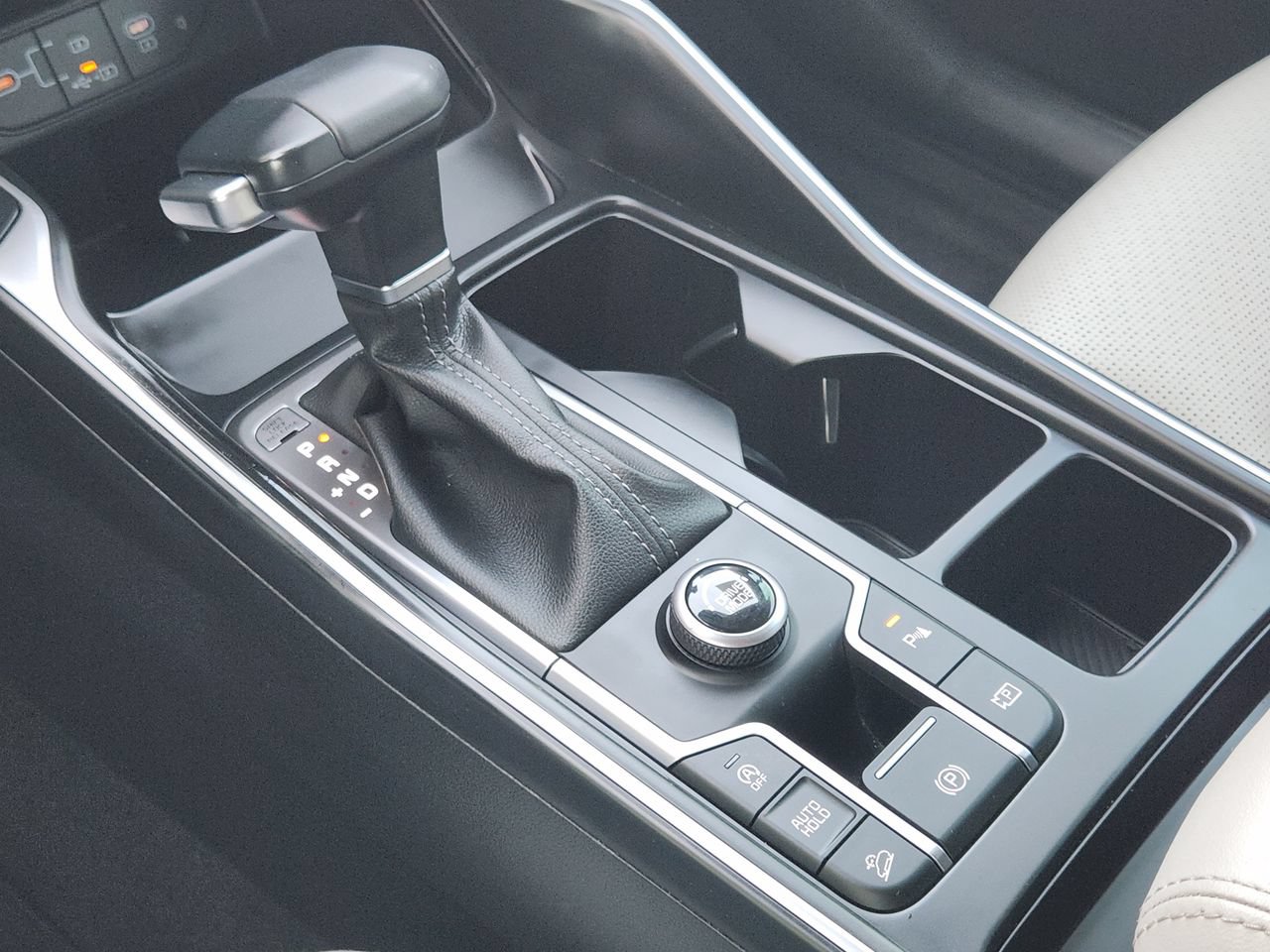Used 2025 Kia Sorento S FWD image 19