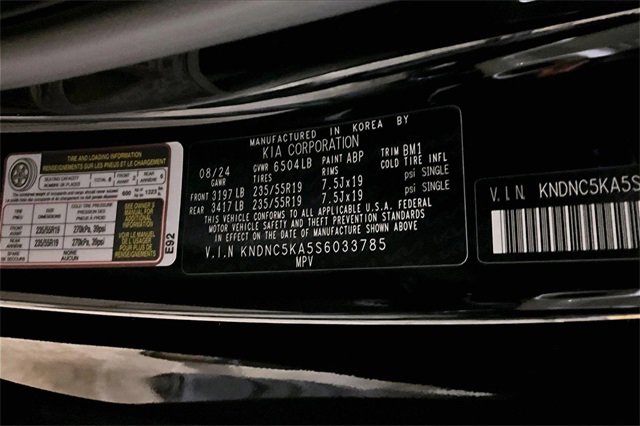 Used 2025 Kia Carnival EX image 32