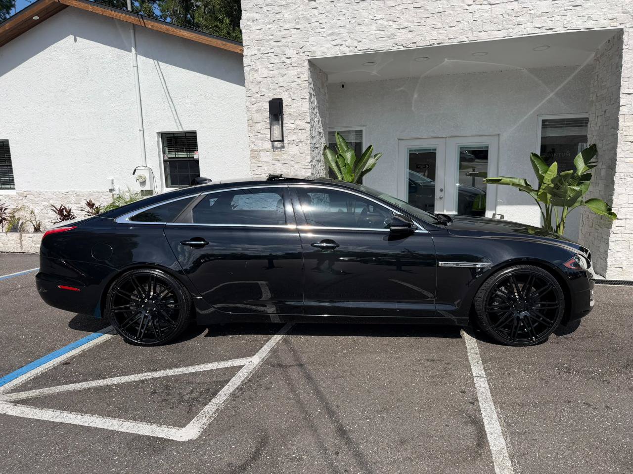 Used 2016 Jaguar XJ L Supercharged RWD image 17