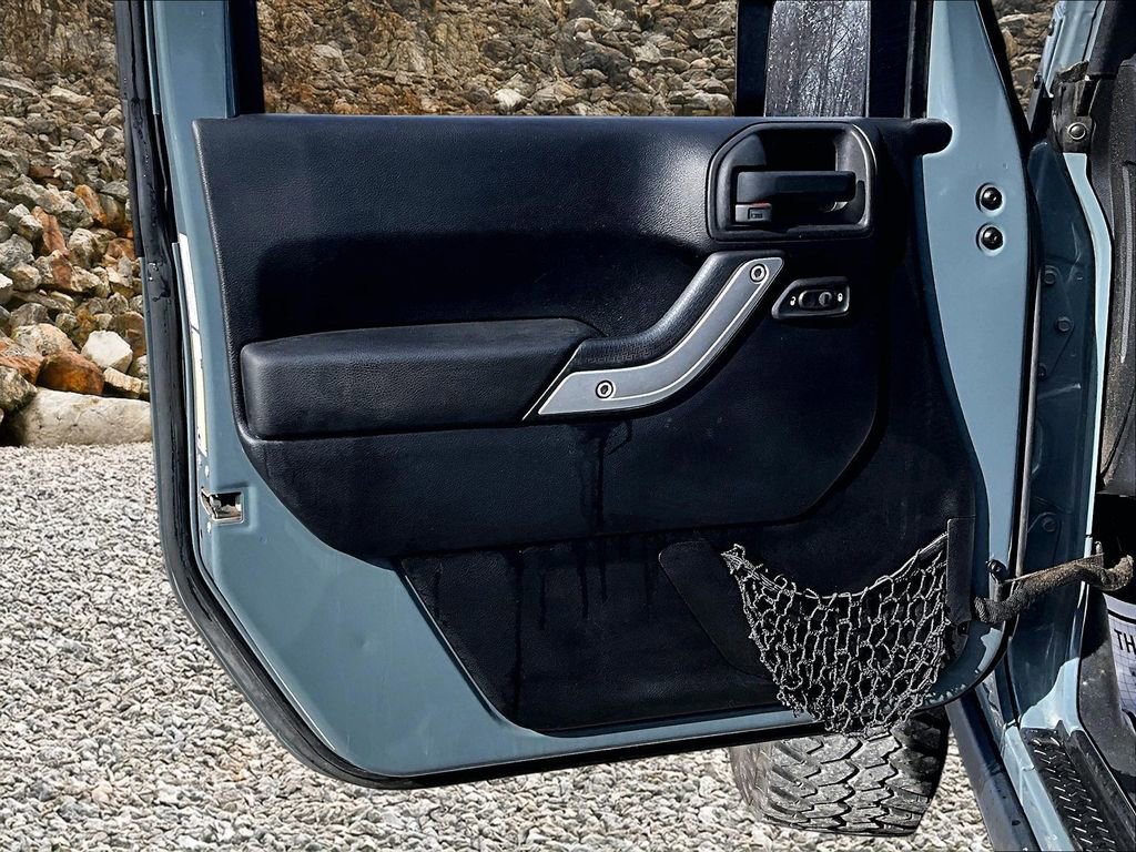 Used 2014 Jeep Wrangler Rubicon w/ Power Convenience Group AWD/4WD image 19