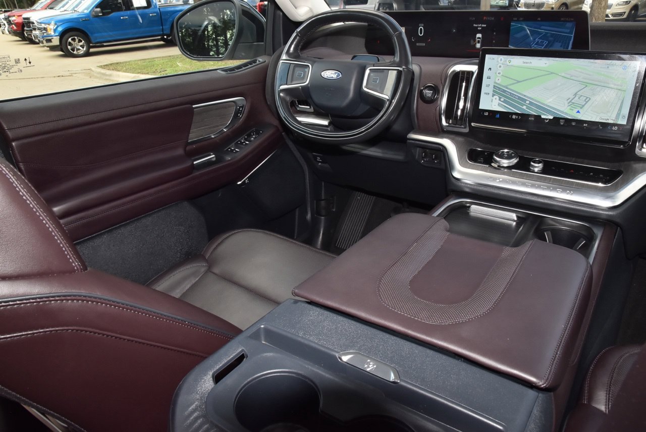 Used 2025 Ford Expedition Max Platinum w/ Platinum Ultimate Package AWD/4WD image 16