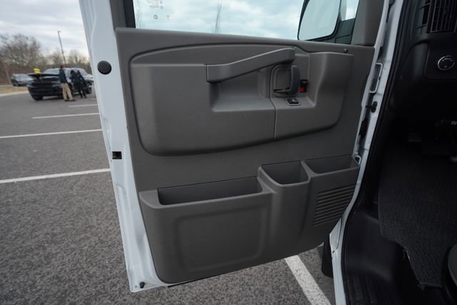 Used 2021 GMC Savana 3500 w/ Driver Convenience Package image 13