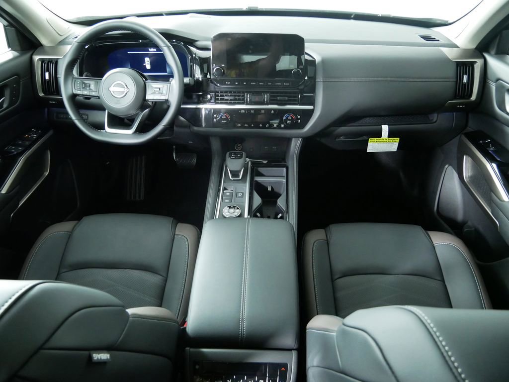 New 2025 Nissan Pathfinder Platinum w/ Black Appearance Package image 18