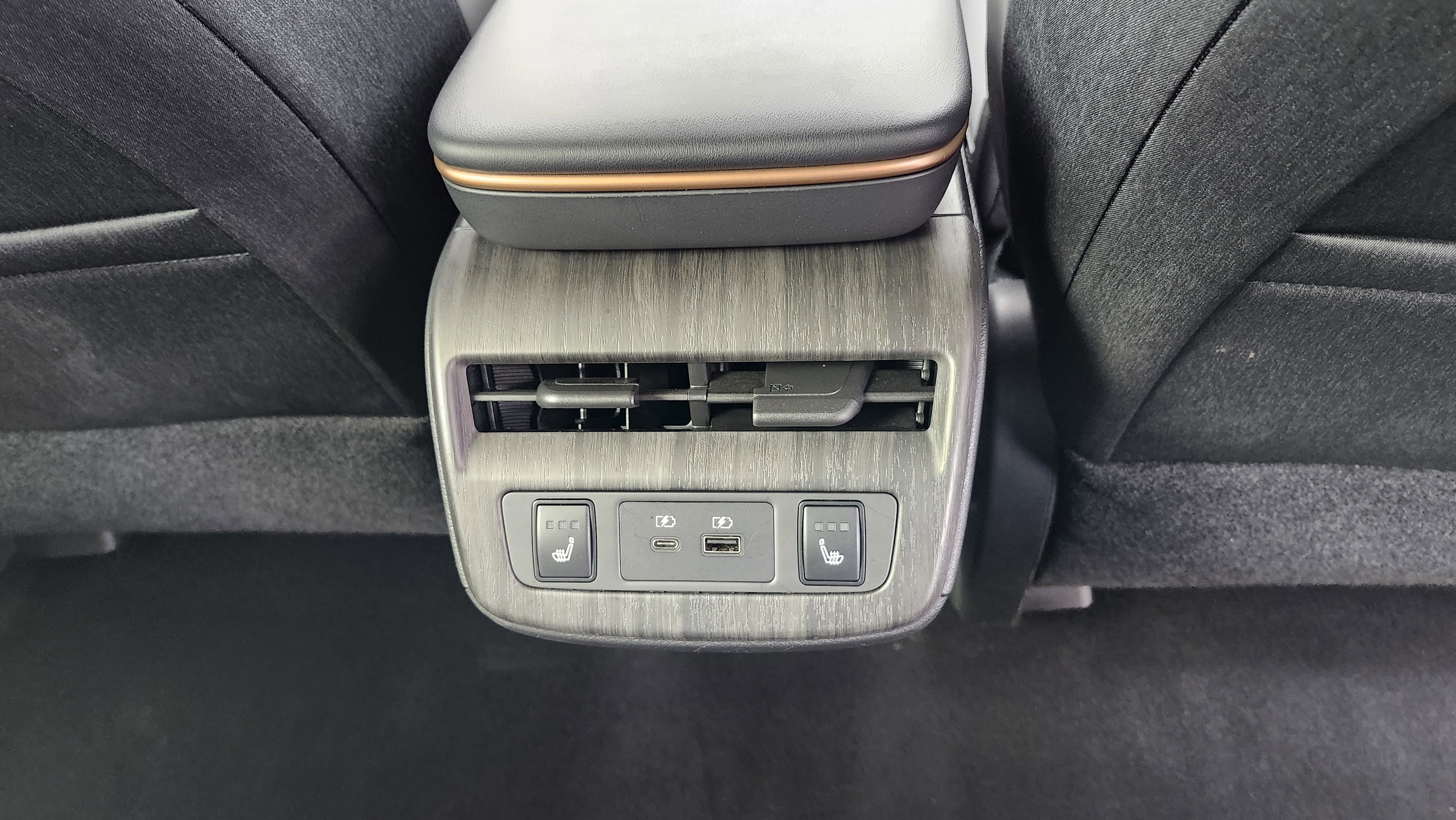 Used 2023 Nissan Ariya FWD image 23