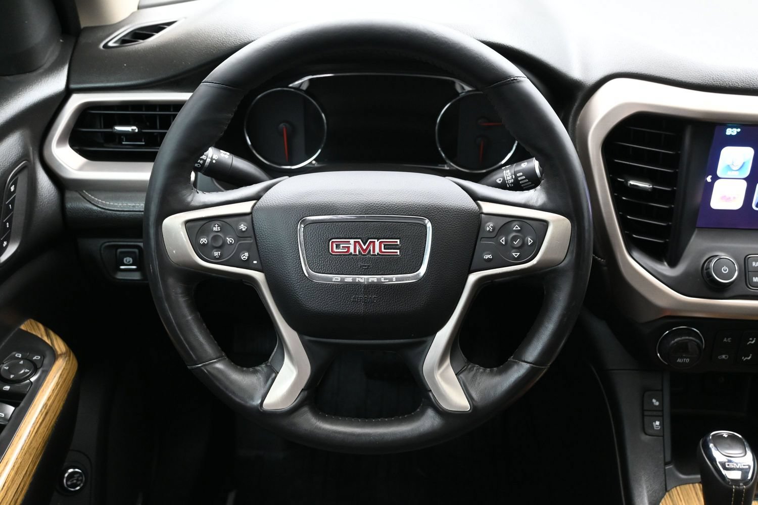 Used 2017 GMC Acadia Denali w/ Technology Package FWD image 15