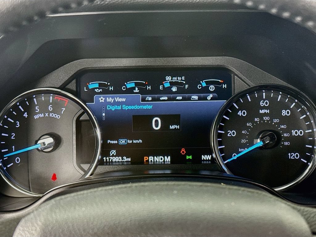 Used 2018 Ford Expedition XLT w/ Equipment Group 202A AWD/4WD image 14