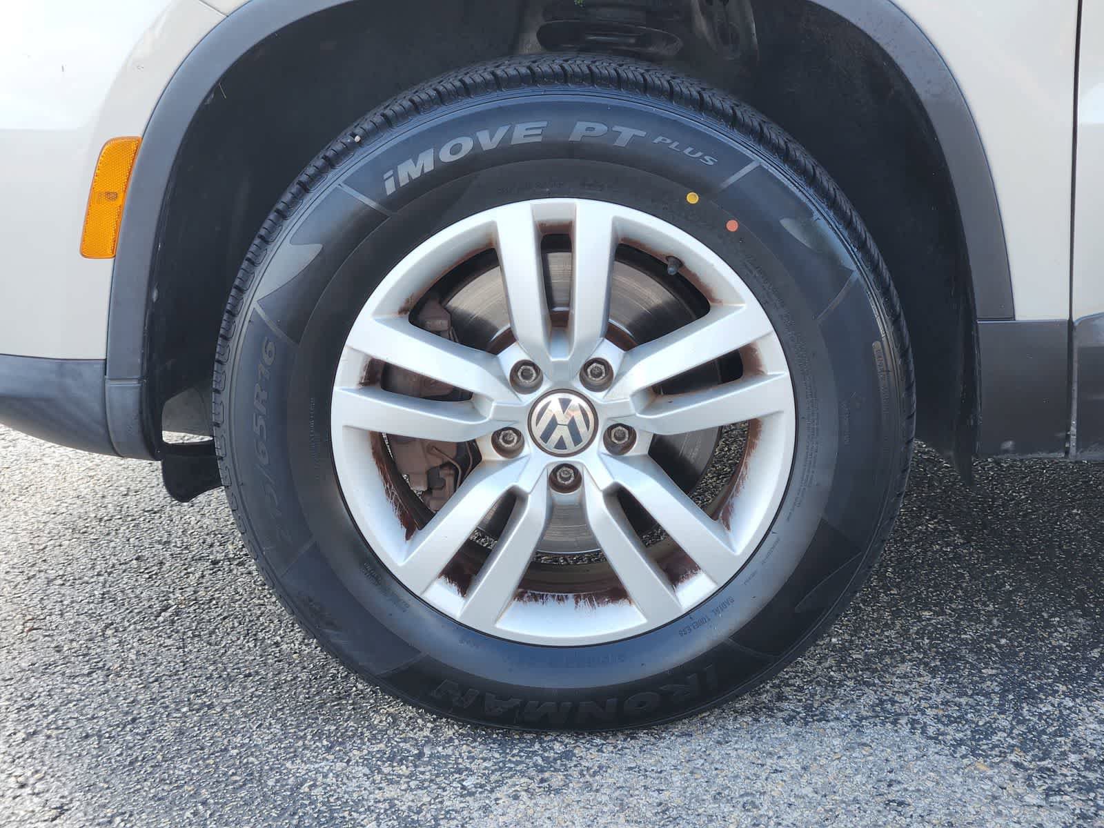 Used 2015 Volkswagen Tiguan SEL FWD image 9
