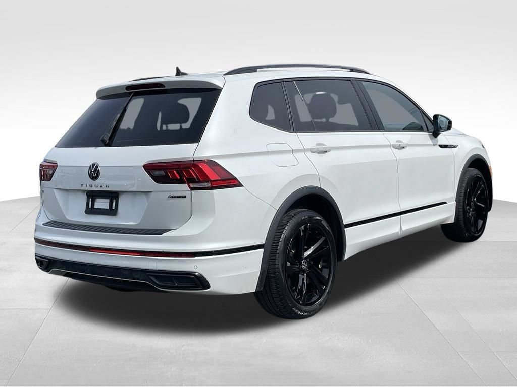 Used 2023 Volkswagen Tiguan SE R-Line AWD/4WD image 4