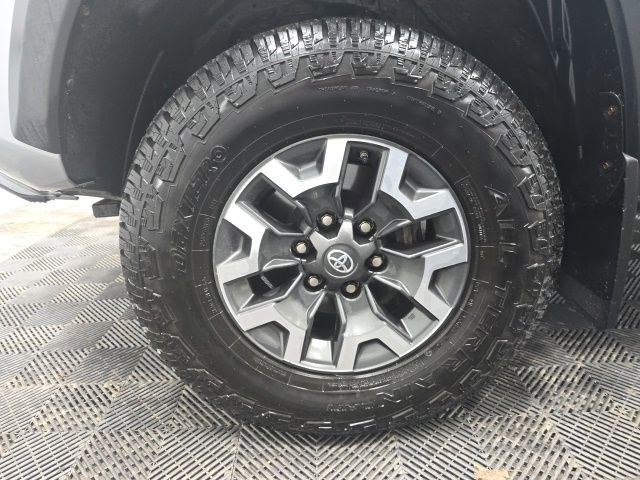 Used 2018 Toyota Tacoma TRD Off-Road w/ Technology Package AWD/4WD image 9