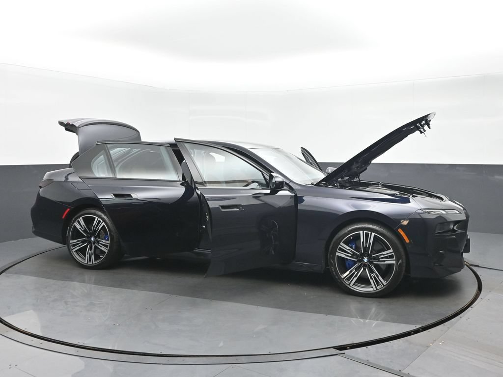 Used 2023 BMW 760i xDrive w/ Luxury Rear Seating Package AWD/4WD image 42