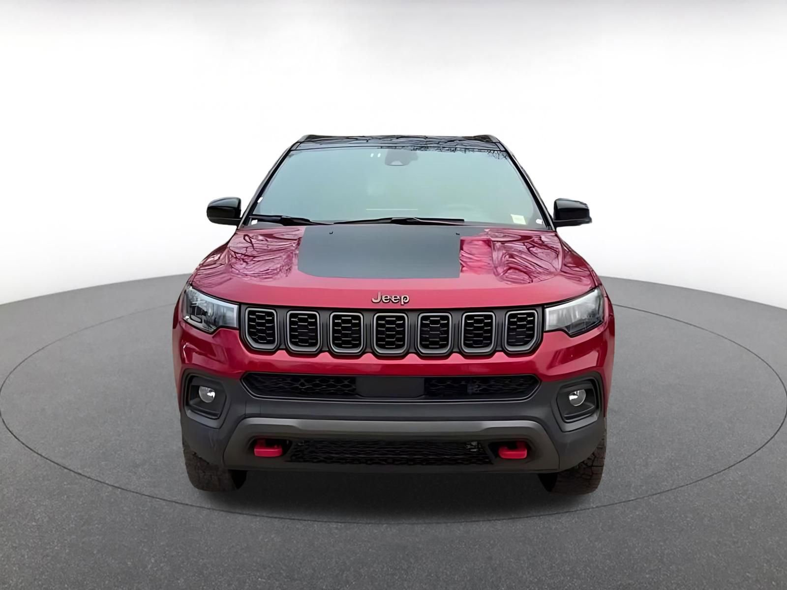 Used 2025 Jeep Compass Trailhawk image 4