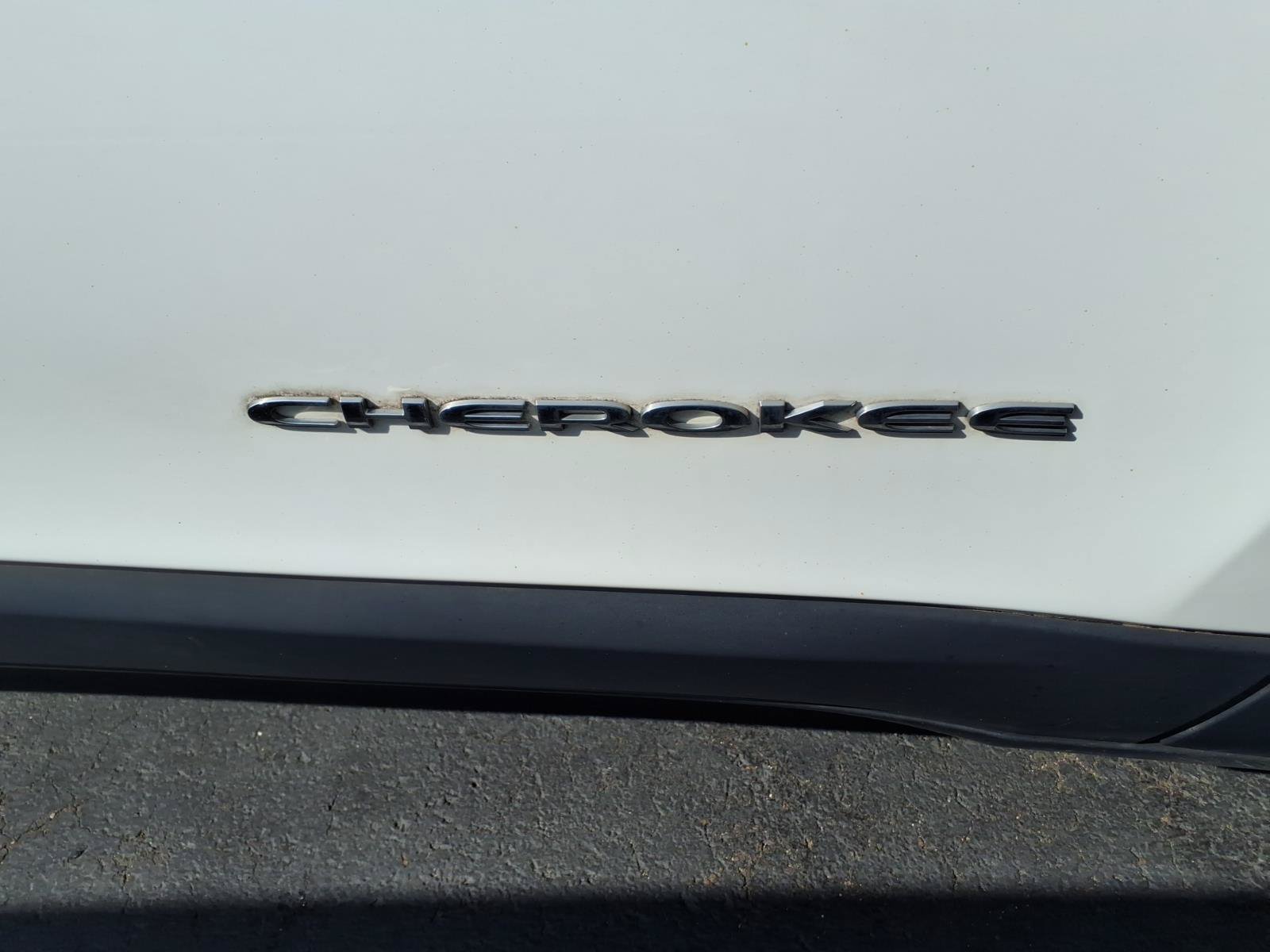Used 2017 Jeep Cherokee Limited AWD/4WD image 25