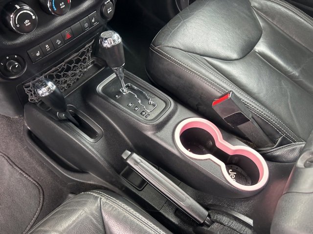 Used 2016 Jeep Wrangler Unlimited Sahara w/ Connectivity Group image 21