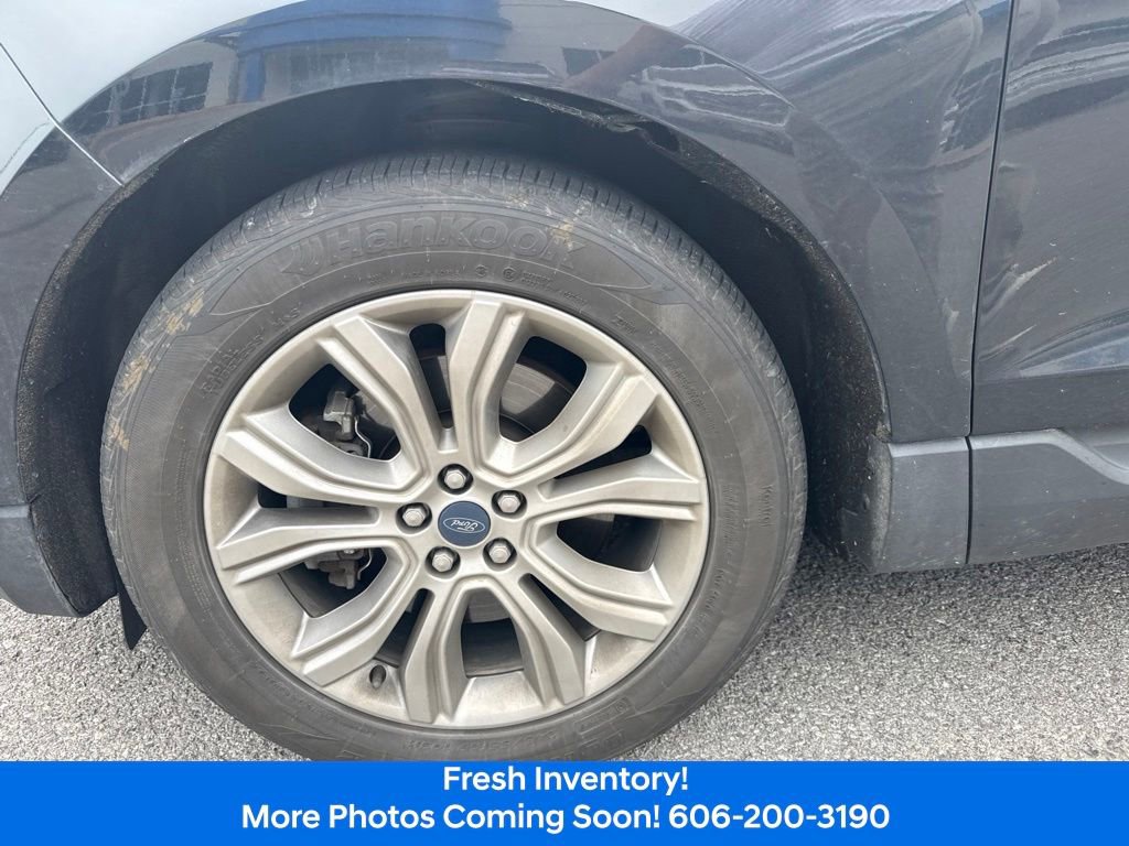Used 2019 Ford Edge Titanium w/ Equipment Group 301A AWD/4WD image 10