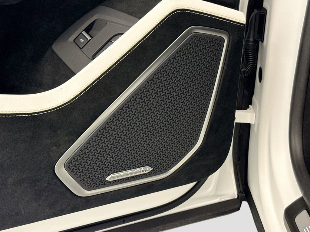Used 2024 Lamborghini Urus Performante AWD/4WD image 19