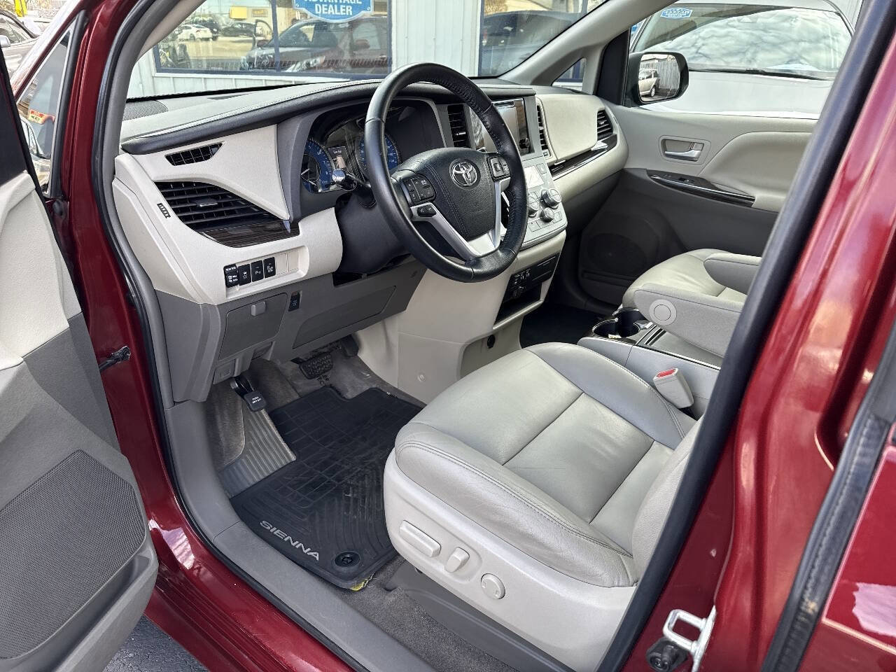 Used 2015 Toyota Sienna image 62