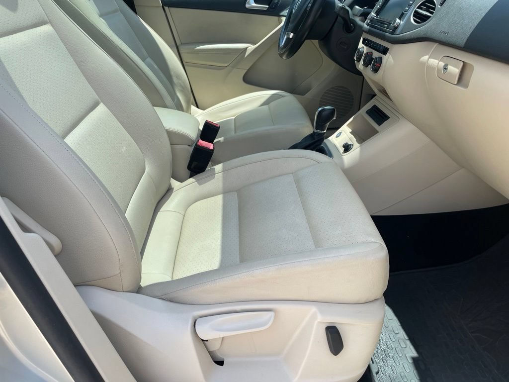 Used 2015 Volkswagen Tiguan SE FWD image 25