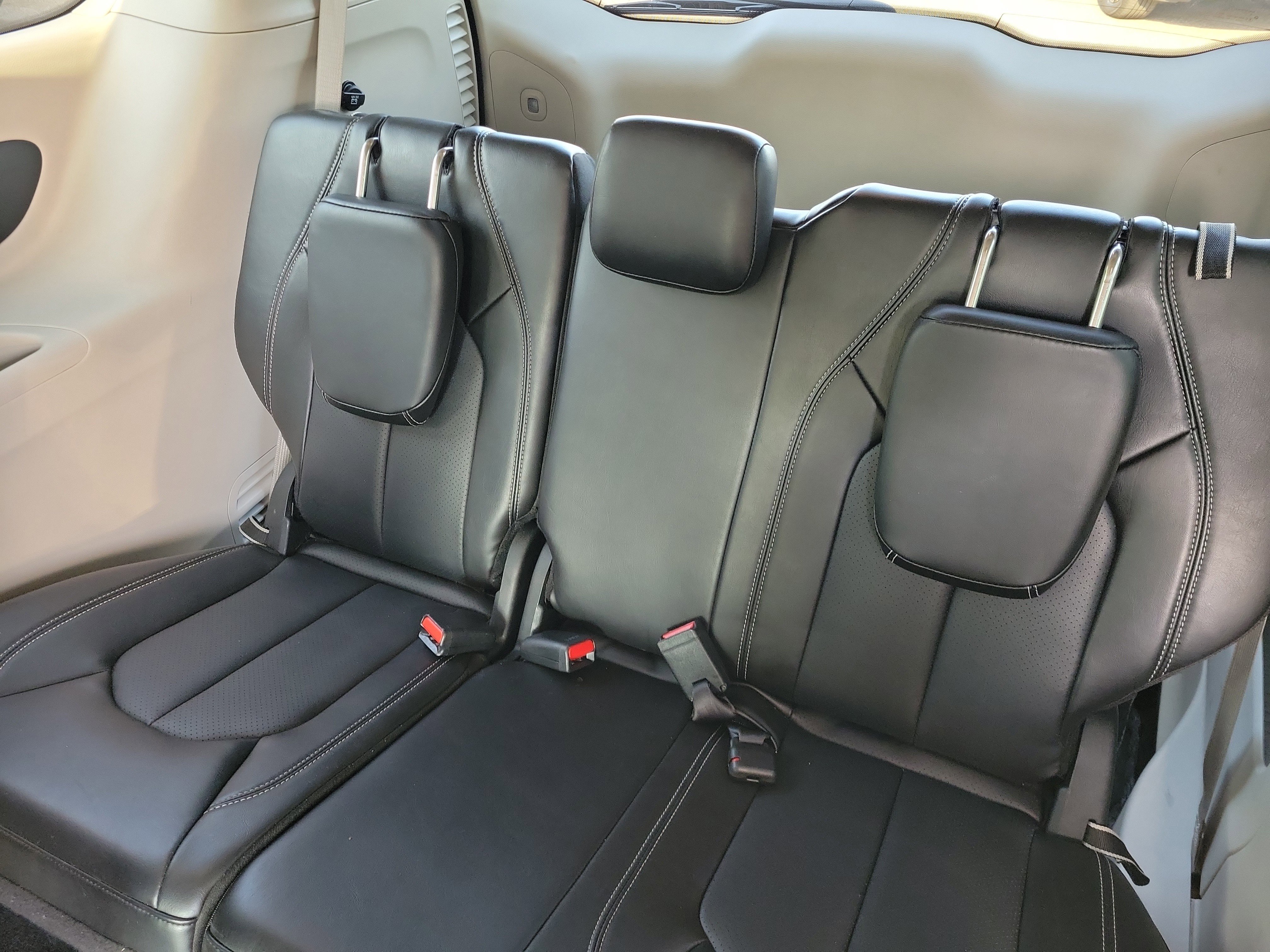 Used 2024 Chrysler Pacifica Touring-L image 15