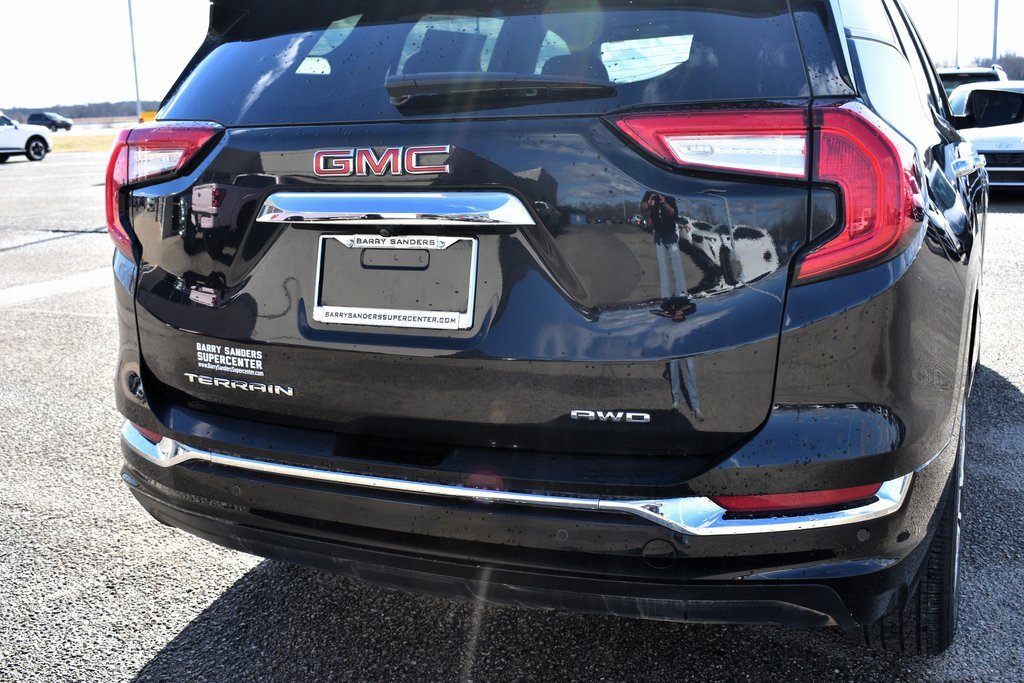 Used 2024 GMC Terrain Denali w/ Denali Premium Package image 9