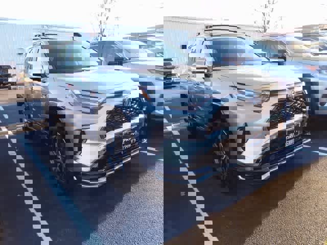 Used 2024 Toyota RAV4 SE w/ Weather & Moonroof Package image 3