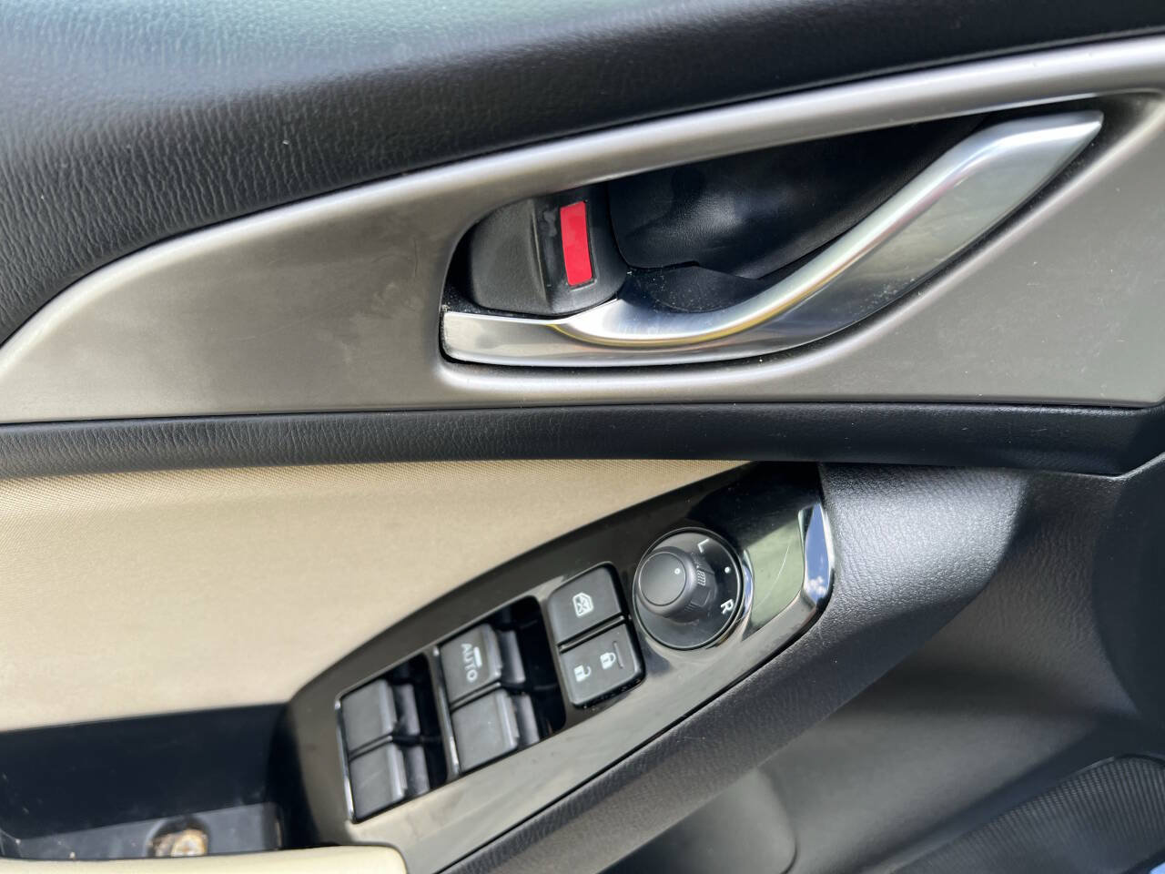 Used 2017 MAZDA MAZDA3 Sport FWD image 24
