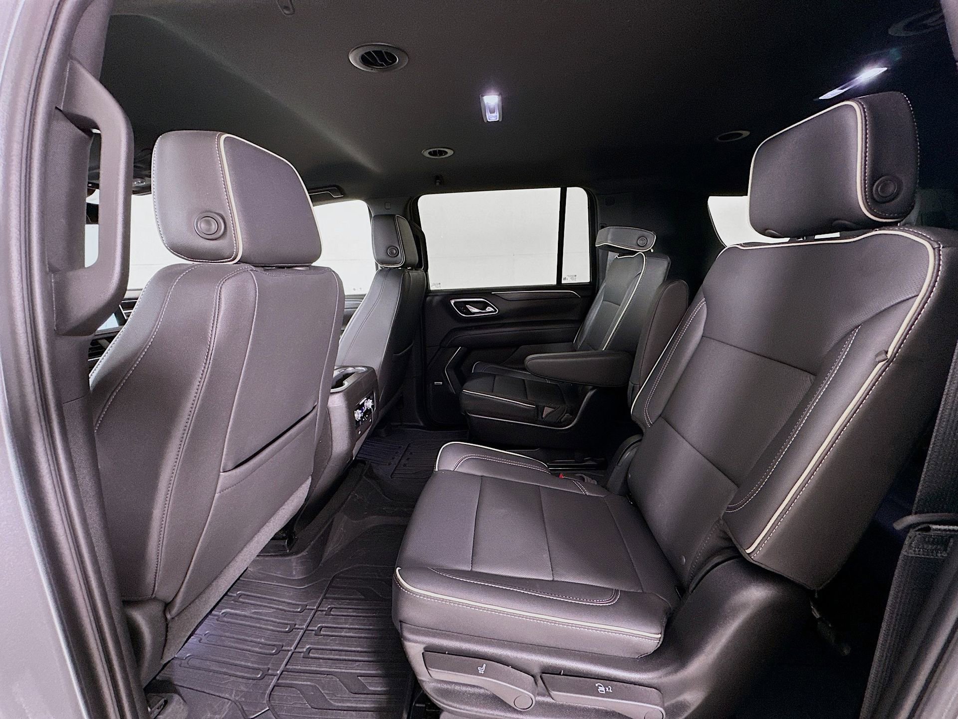 Used 2023 GMC Yukon XL SLT w/ LPO, Floor Liner Package image 26