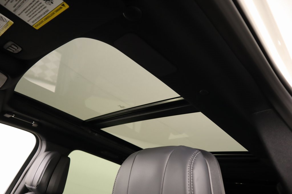 New 2025 Lincoln Navigator L Reserve w/ Jet Appearance Package image 16