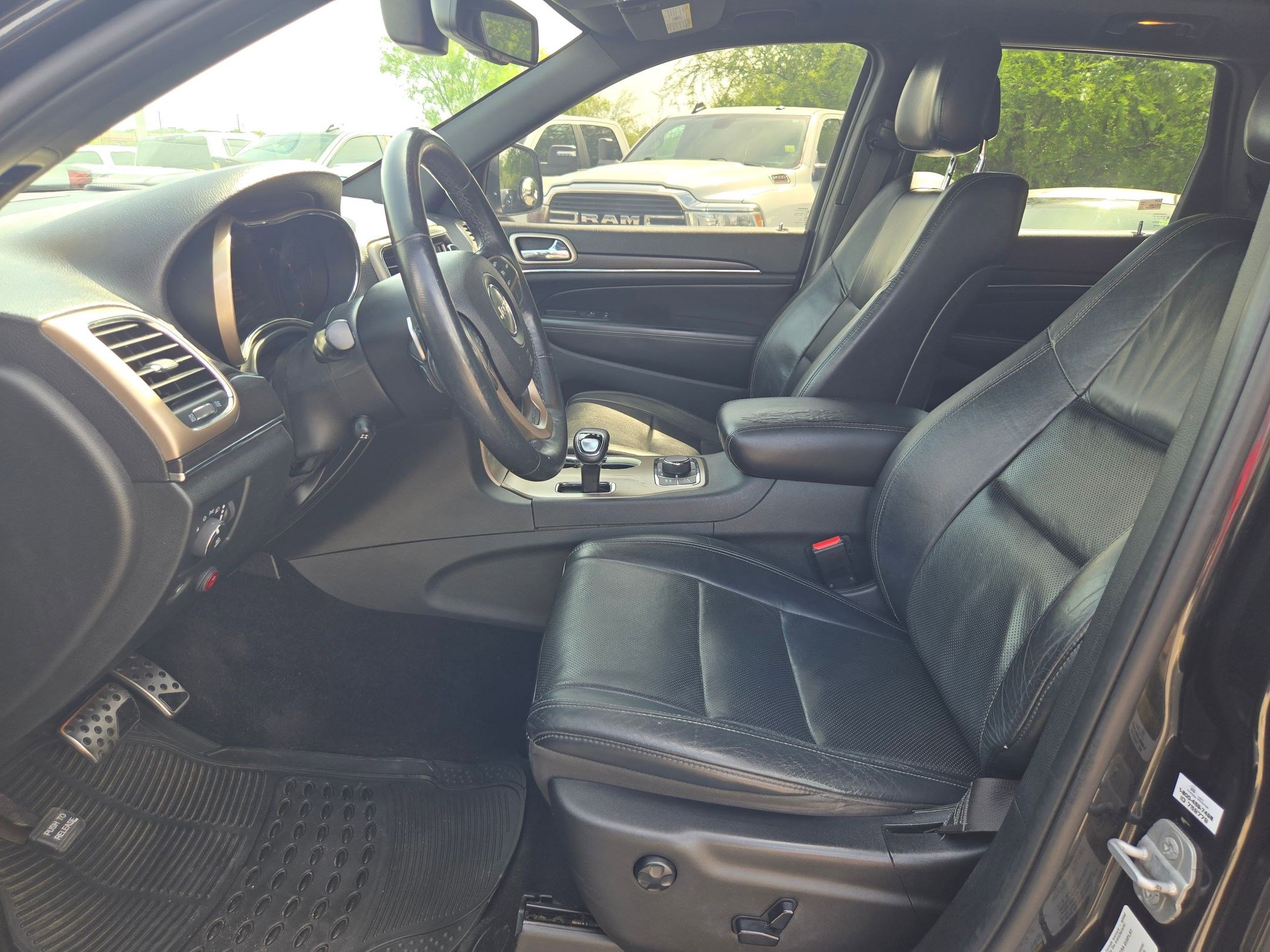 Used 2014 Jeep Grand Cherokee Limited w/ Luxury Group II AWD/4WD image 9