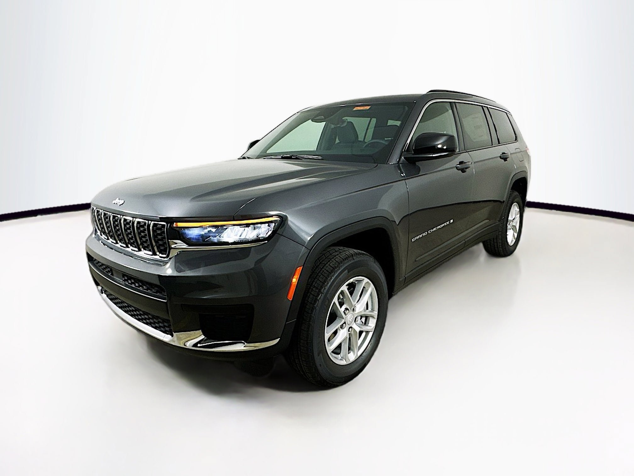 Used 2025 Jeep Grand Cherokee L Laredo w/ Luxury Tech Group I AWD/4WD image 3