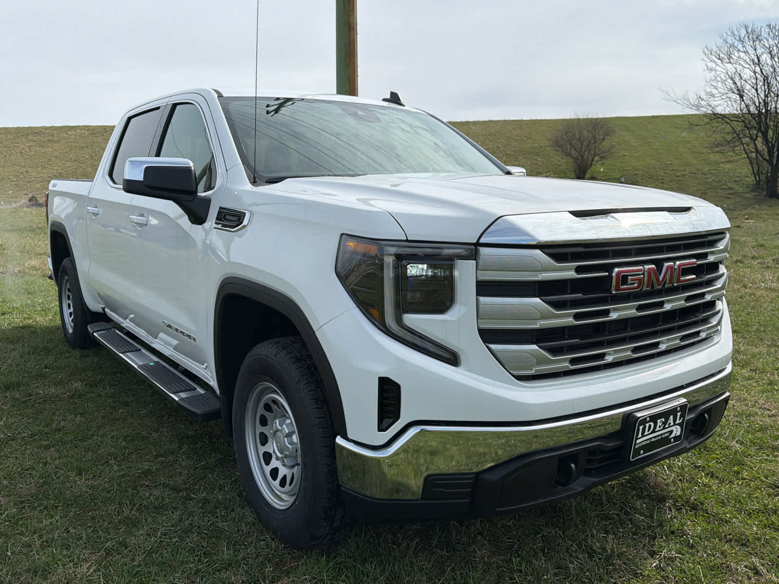 New 2026 GMC Sierra 1500 SLE w/ Preferred Package image 2