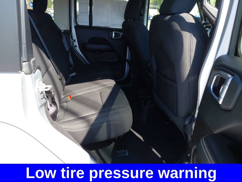 Used 2022 Jeep Wrangler Unlimited Sahara AWD/4WD image 8