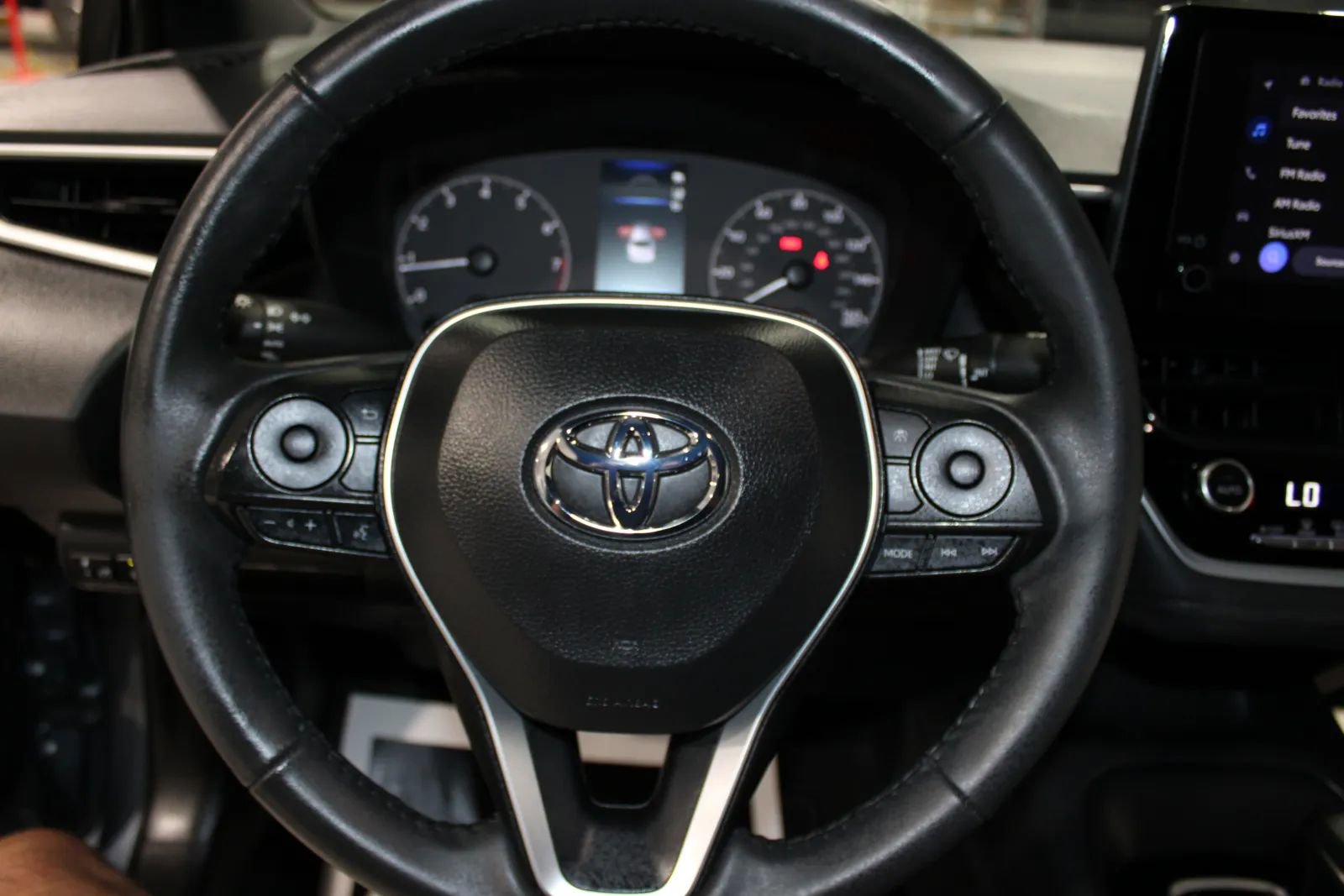 Used 2024 Toyota Corolla SE FWD image 4