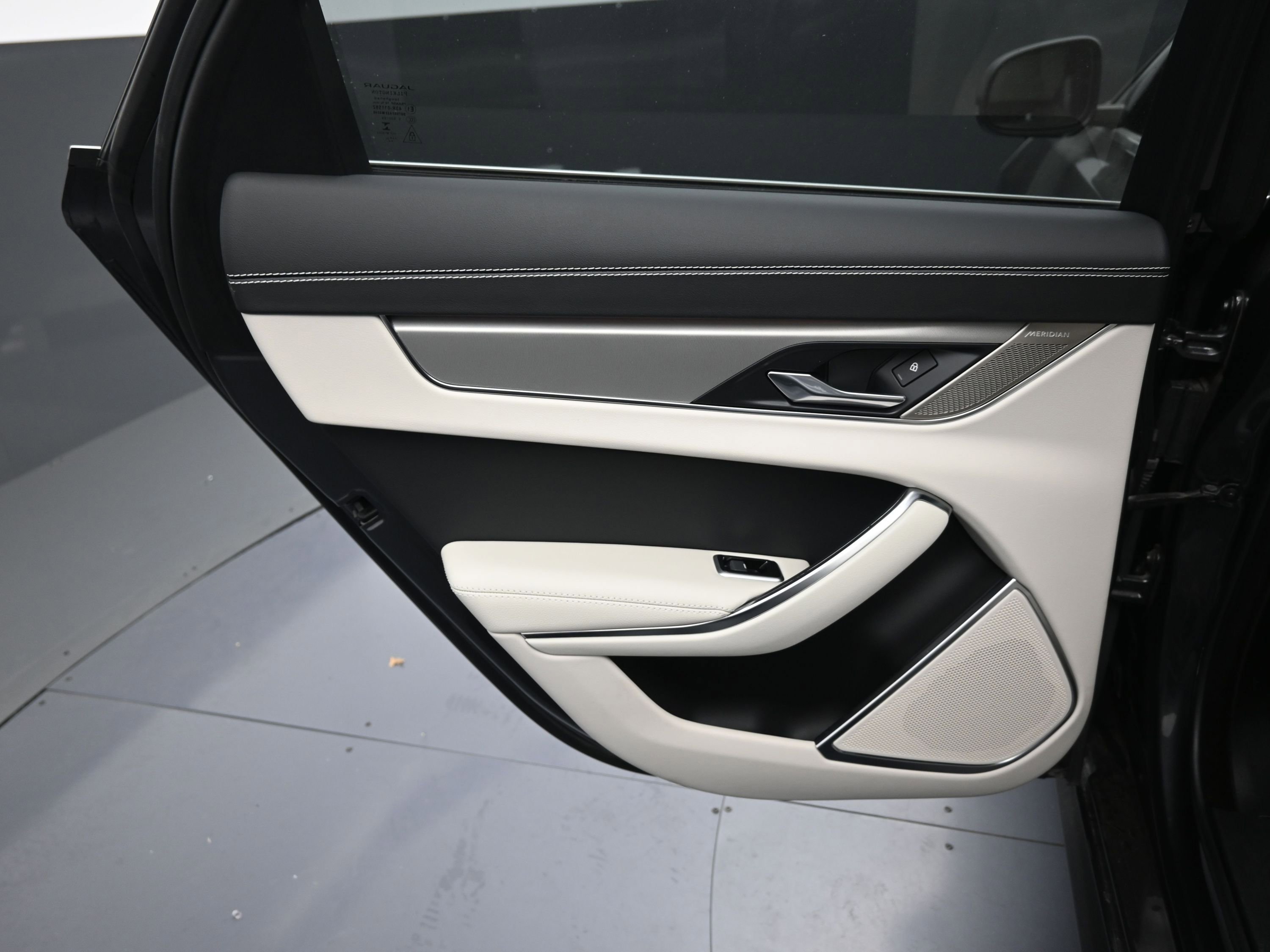 Used 2024 Jaguar XF R-Dynamic SE image 13