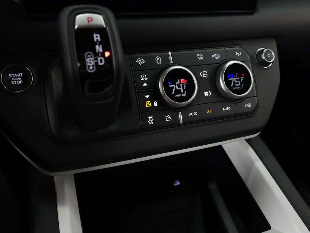 Used 2025 Land Rover Defender 110 S image 33