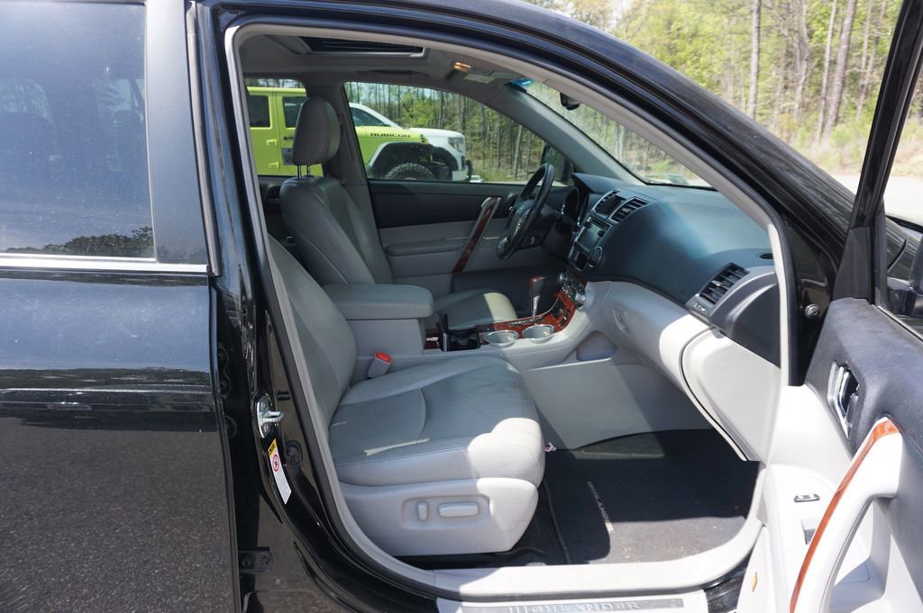 Used 2013 Toyota Highlander Limited image 18
