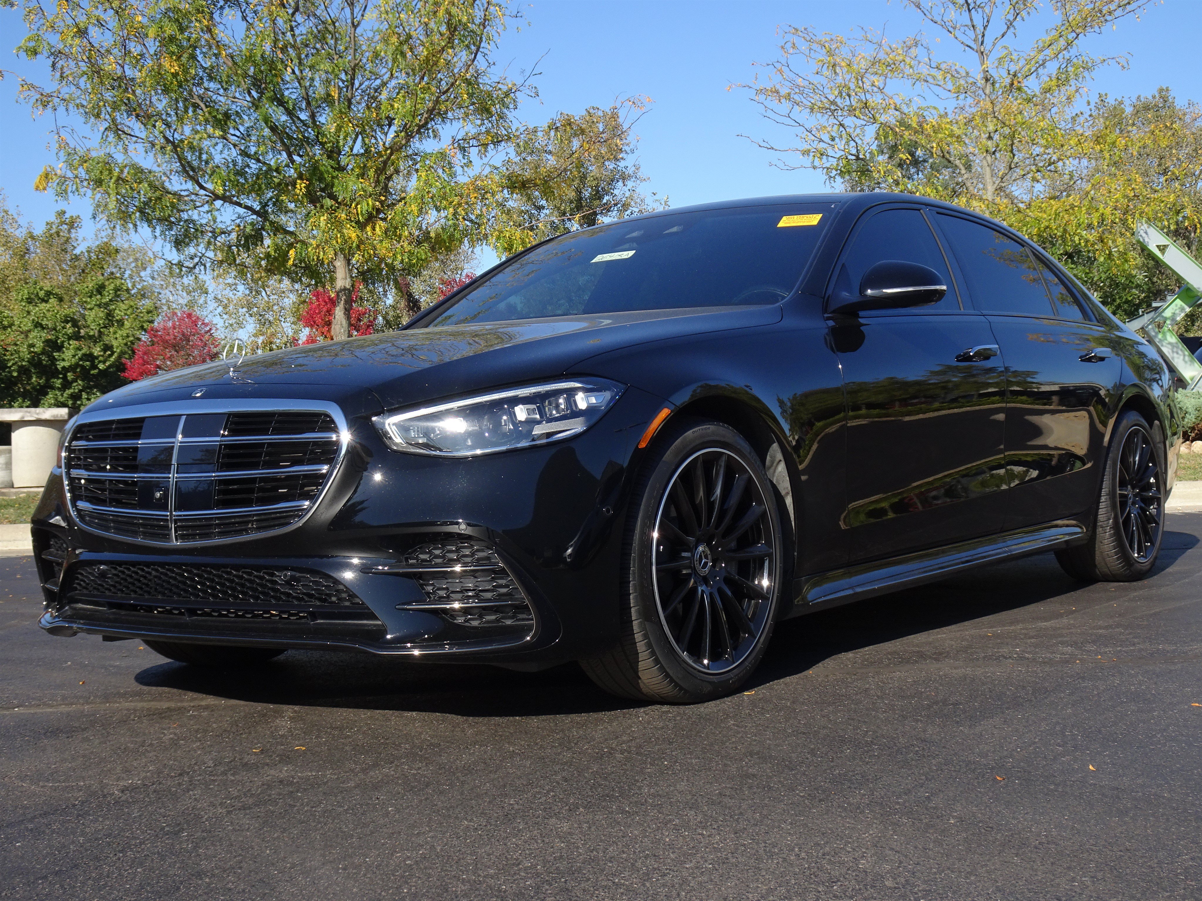 Used 2025 Mercedes-Benz S 580 4MATIC Sedan image 2