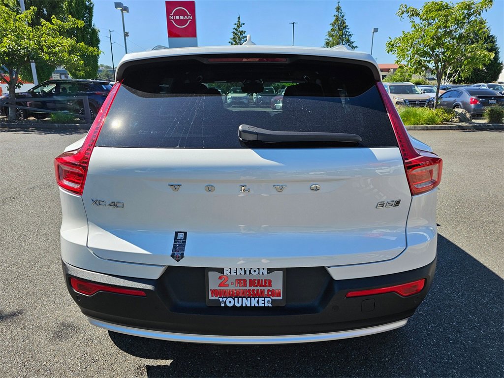 Used 2025 Volvo XC40 B5 Core image 6