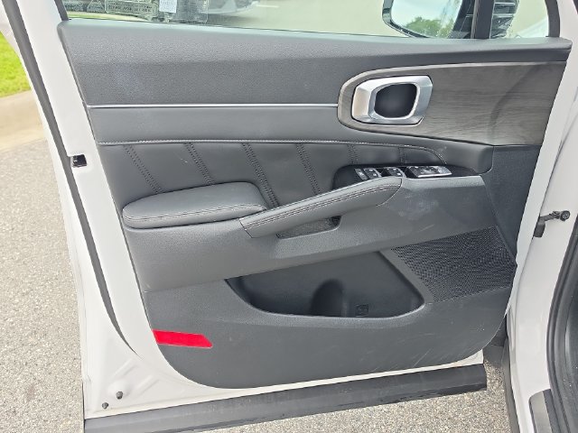 Certified 2025 Kia Sorento SX AWD/4WD image 16