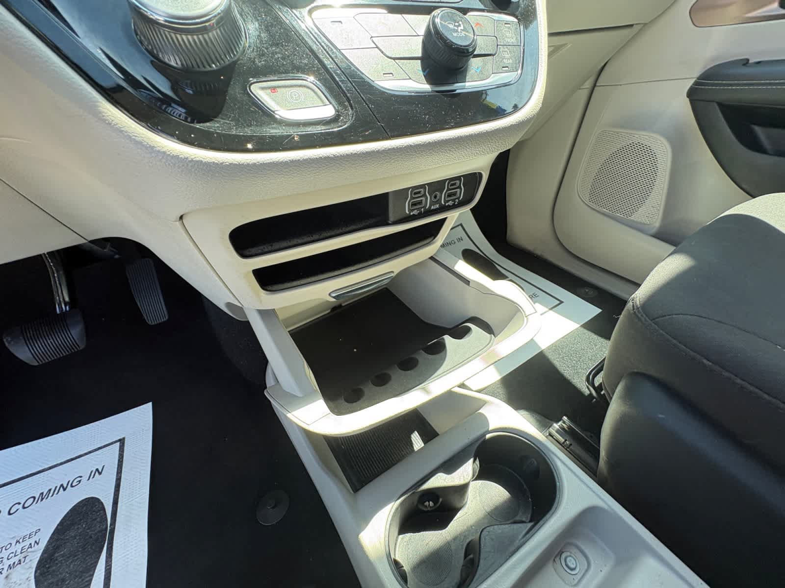 Used 2023 Chrysler Voyager LX FWD image 32