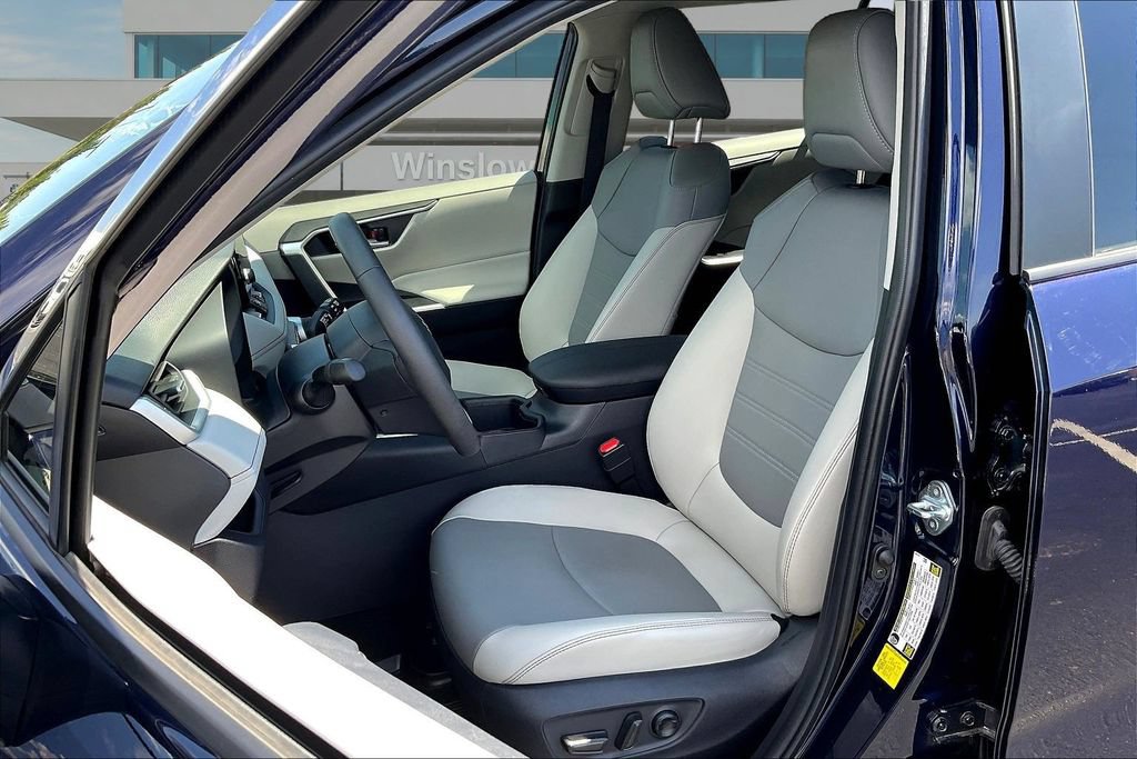 Used 2025 Toyota RAV4 XLE Premium w/ Weather Package AWD/4WD image 21