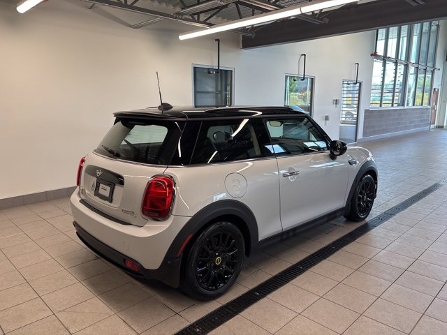 Used 2022 MINI Cooper SE image 6
