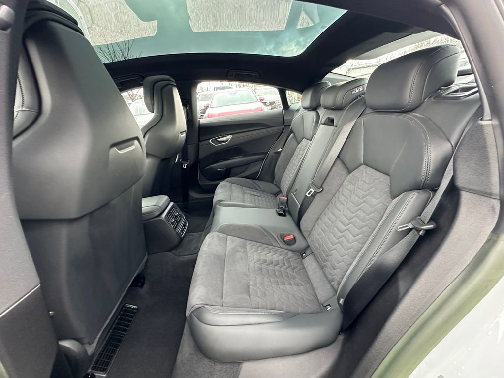 Used 2023 Audi e-tron GT Prestige image 26